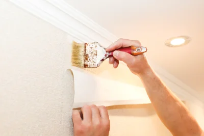 Pose de papier peint à Prémanon — revêtements muraux et toiles de verre
